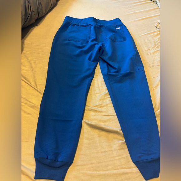 Figs top and jogger pants. Both size small - Picture 3 of 3